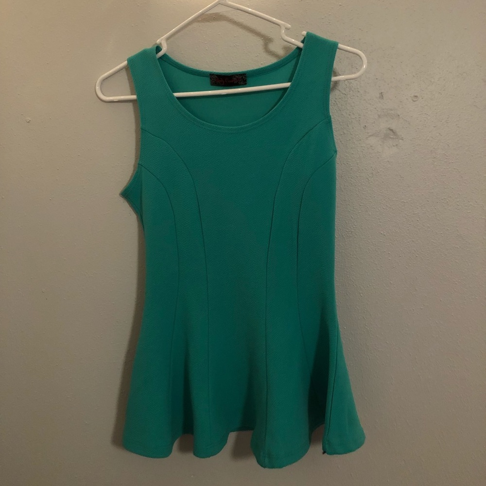 Green pendulum top